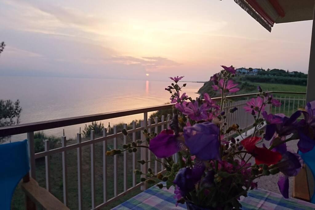 Ferienwohnung Sunshine House Offering Spectacular Views To Olymp A Nea Iraklia Exterior foto
